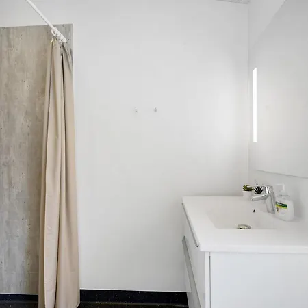 Awesome In With 4 Bedrooms And Internet