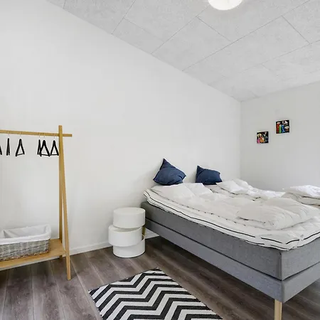 Awesome In With 4 Bedrooms And Internet *