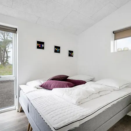 Awesome In With 4 Bedrooms And Internet *