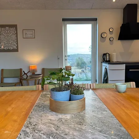 Awesome In With 4 Bedrooms And Internet *