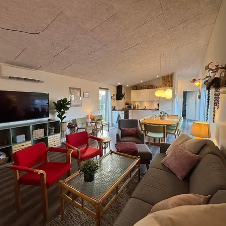 Awesome In With 4 Bedrooms And Internet
